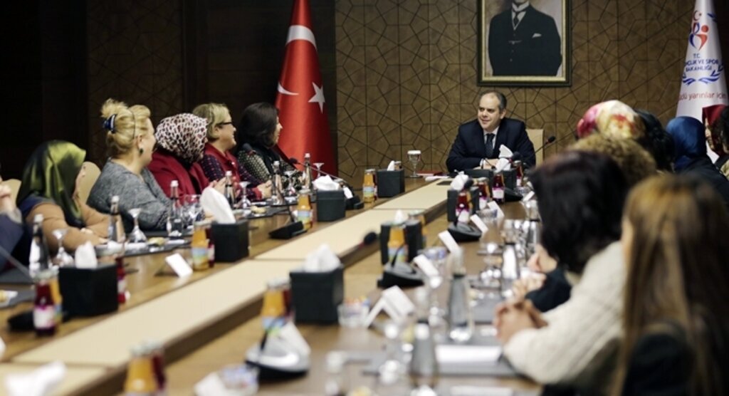 Bakan Çağatay Kılıç, Samsunlu Kadın Belediye Meclis Üyelerini Kabul Etti