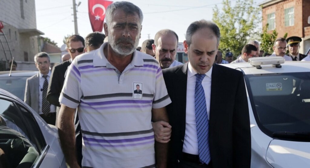 Bakan Çağatay Kılıç şehit ailesine taziye ziyaretinde bulundu