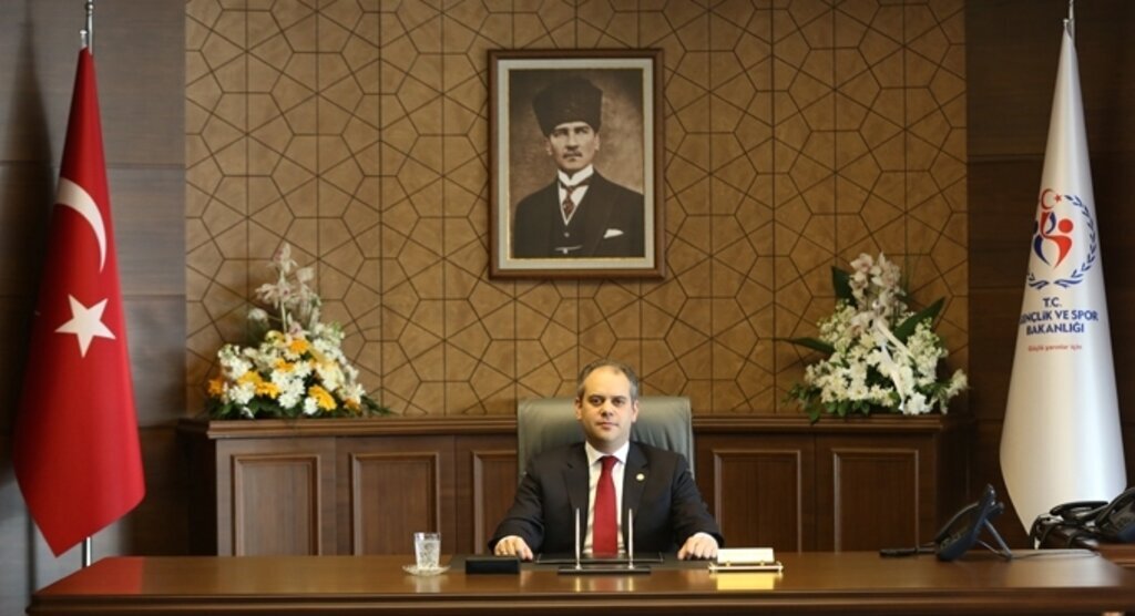 Bakan Çağatay Kılıç’a “güreşe katkı” ödülü