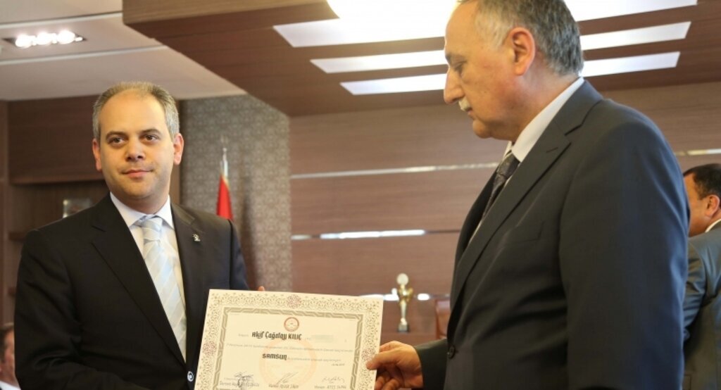 Bakan Kılıç mazbatasını aldı