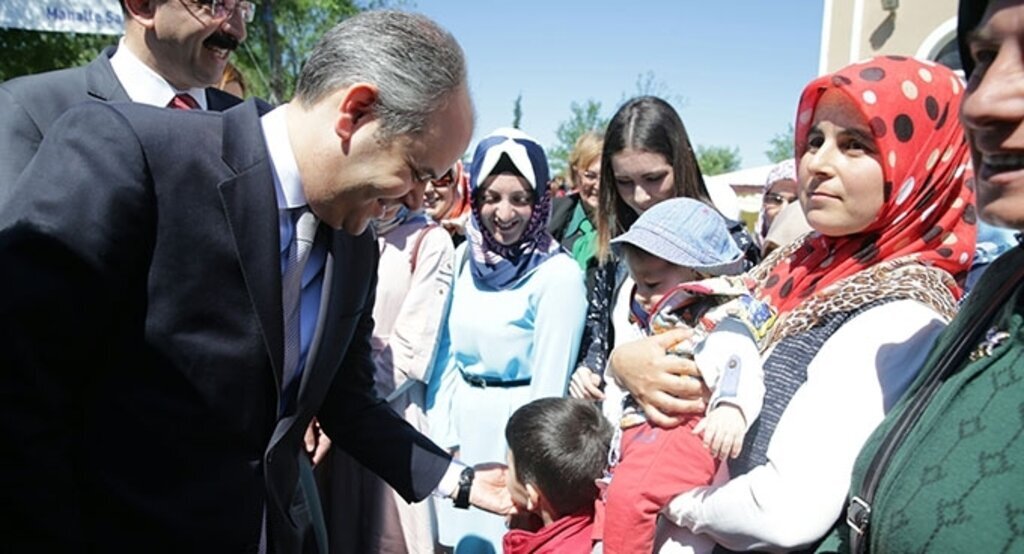 Bakan Kılıç'a Alaçam'da büyük sevgi gösterisi