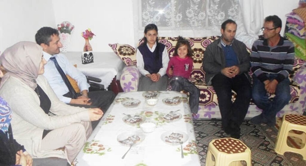 Başarıyı yükseltmek için velileri ziyaret ediyorlar