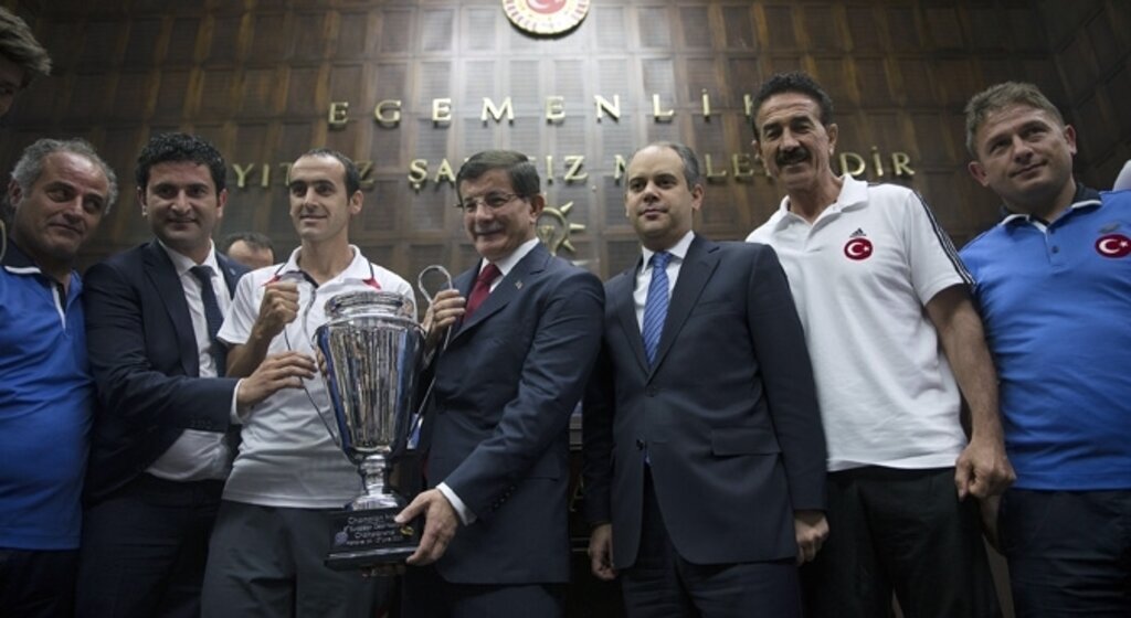 Başbakan Davutoğlu İşitme Engelli Sporcular Kabul Etti