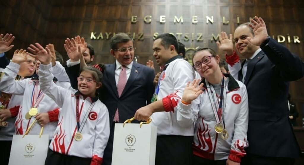 BAŞBAKAN DAVUTOĞLU, ÖZEL SPORCULARI KABUL ETTİ