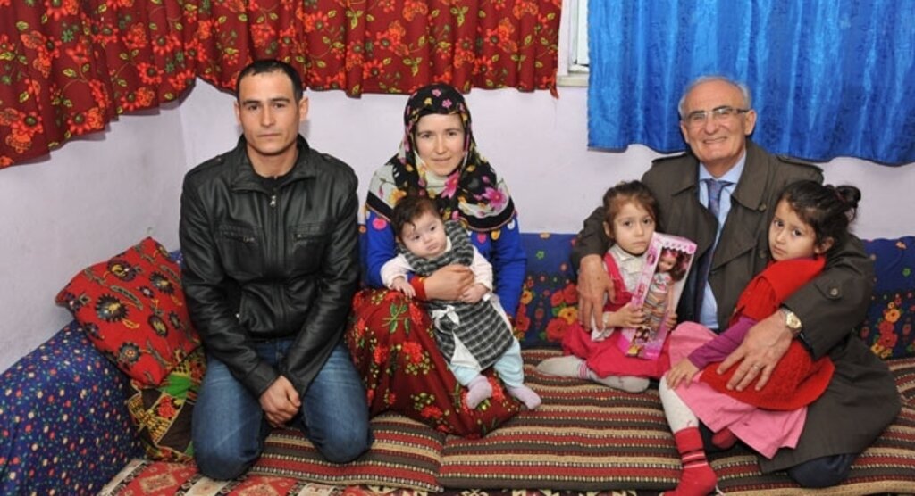 Başkan Yılmaz Ayşenur'u köyünde ziyaret etti