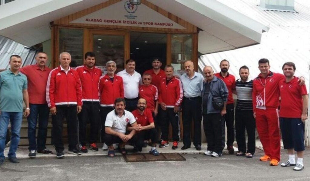 Başkan Aydın Olimpiyat güreşçilerini ziyaret etti