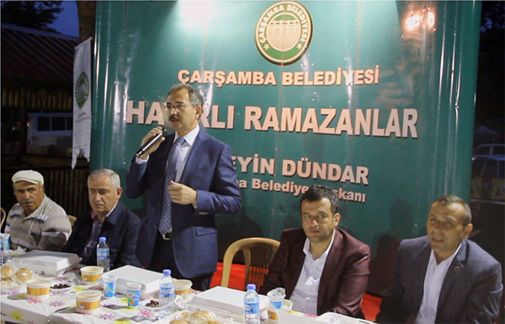 Başkan Dündar orucunu mahalle sakinleriyle açtı
