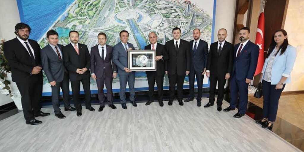 Başkan Genç'e 'dik duruş' teşekkürü