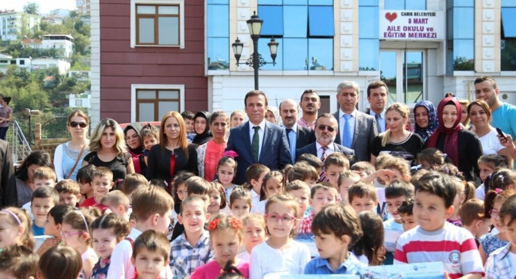 Başkan Genç'ten çocuklara sürpriz