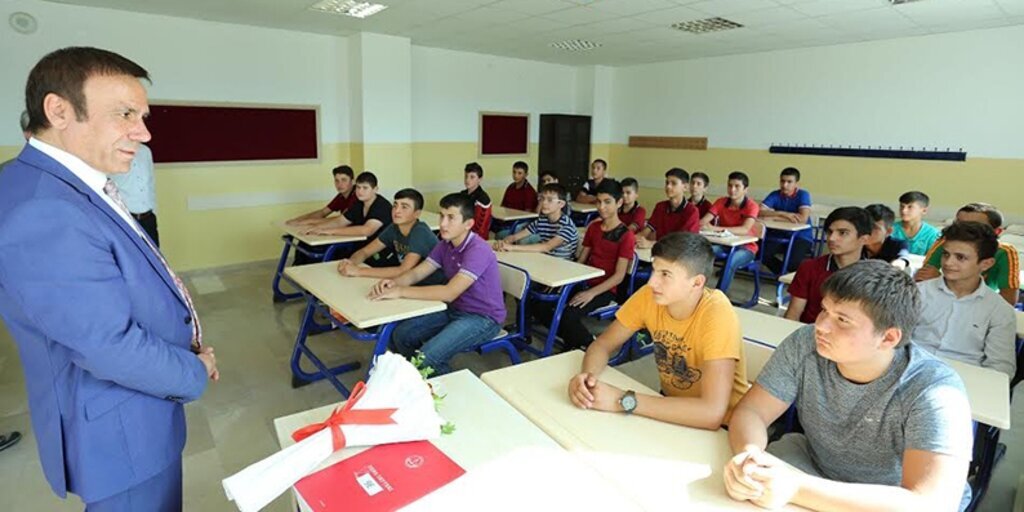 Başkan Genç'ten öğrencilere 'hoşgeldiniz' ziyareti