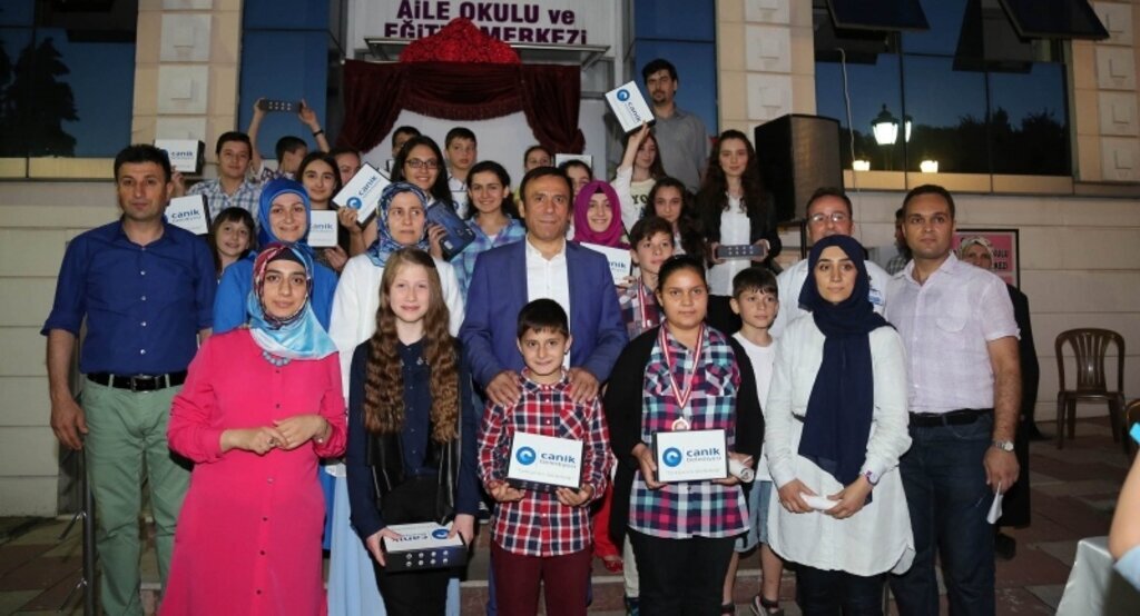 Başkan Genç'ten öğrencilere hem iftar hem ödül