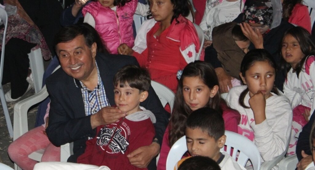 Başkan İkiz çocuklar ile izledi