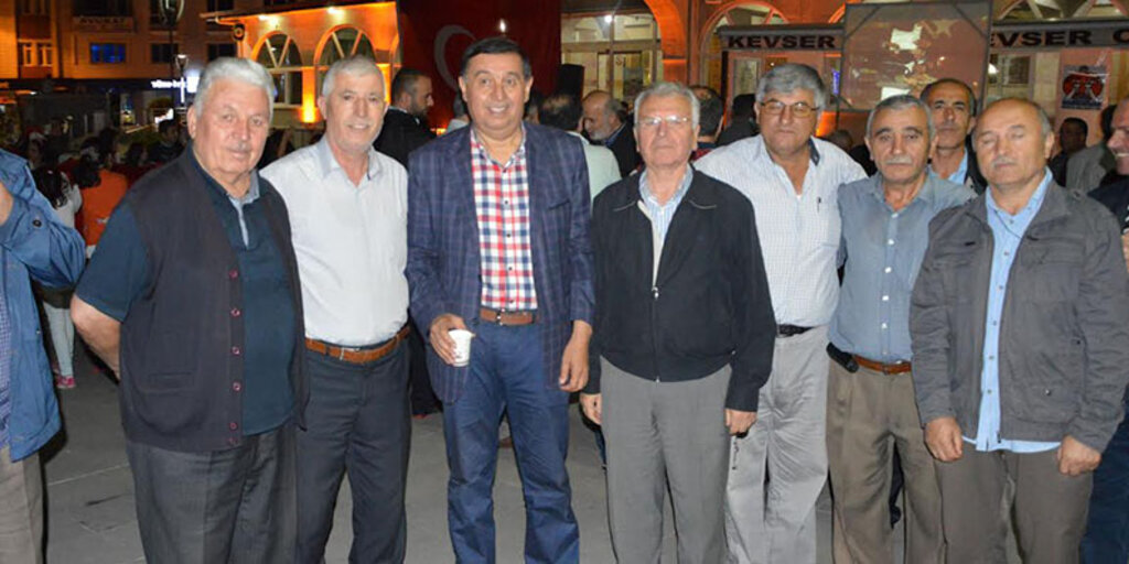 Başkan İkiz Demokrasi nöbeti tutan Havzalılarla bir araya geldi