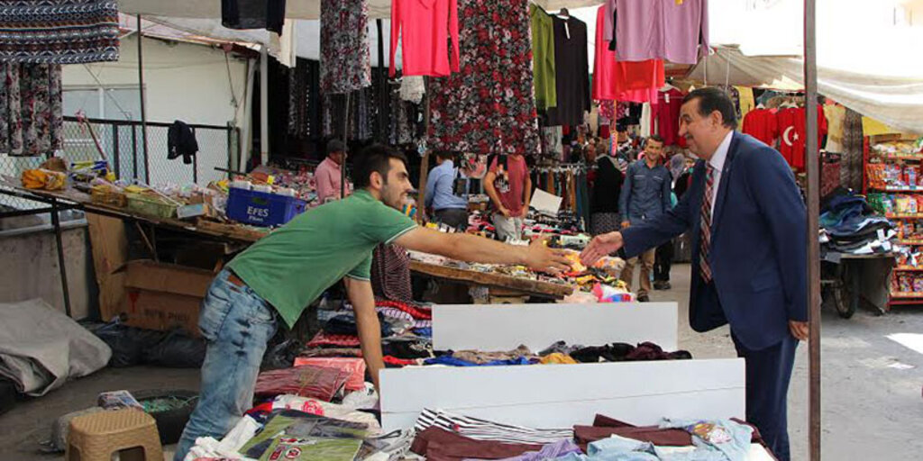 Başkan İkiz pazar esnafını ziyaret etti