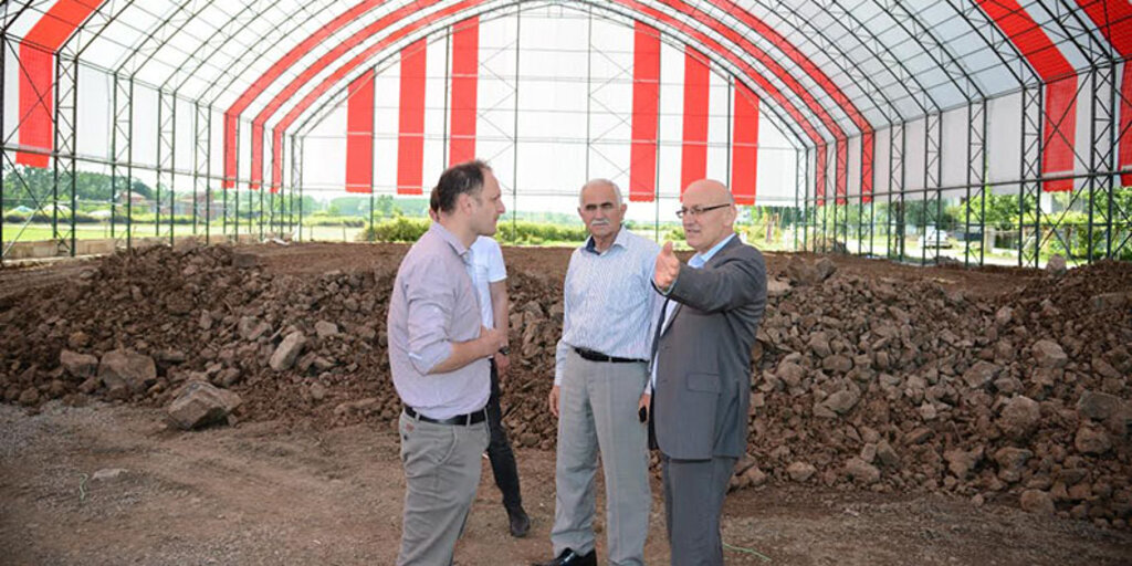 Başkan Kul halı saha çalışmalarını inceledi