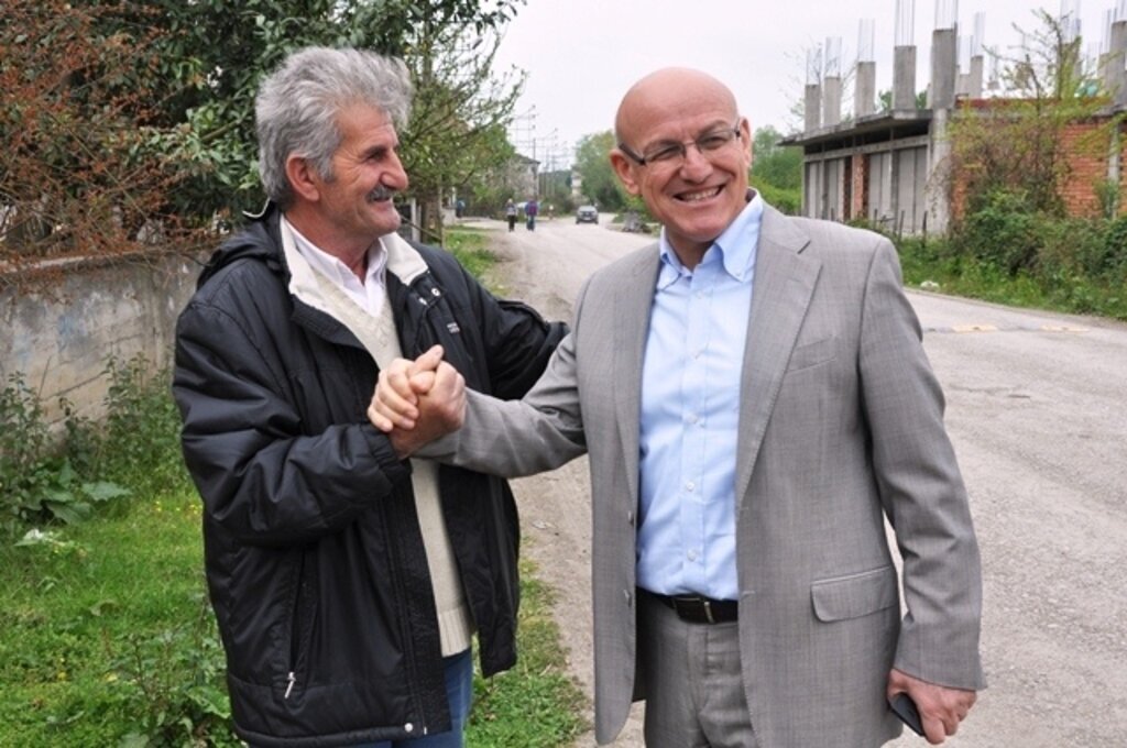 Başkan Kul Yol Çalışmalarını İnceledi, Parke Döşedi