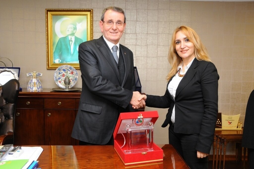 Başkan Murzioğlu, Aysevinç'i başarısından dolayı kutladı