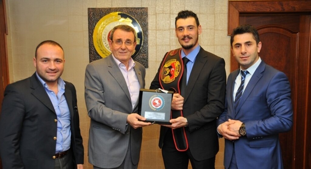 Başkan Murzioğlu şampiyon sporcuyu ağırladı