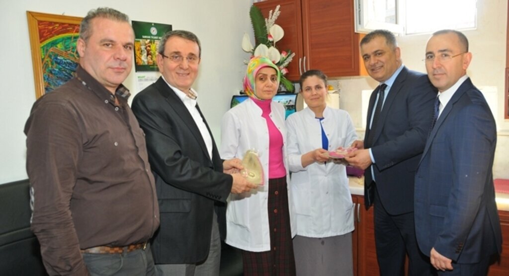 Başkan Murzioğlu’ndan kadın personele hediye