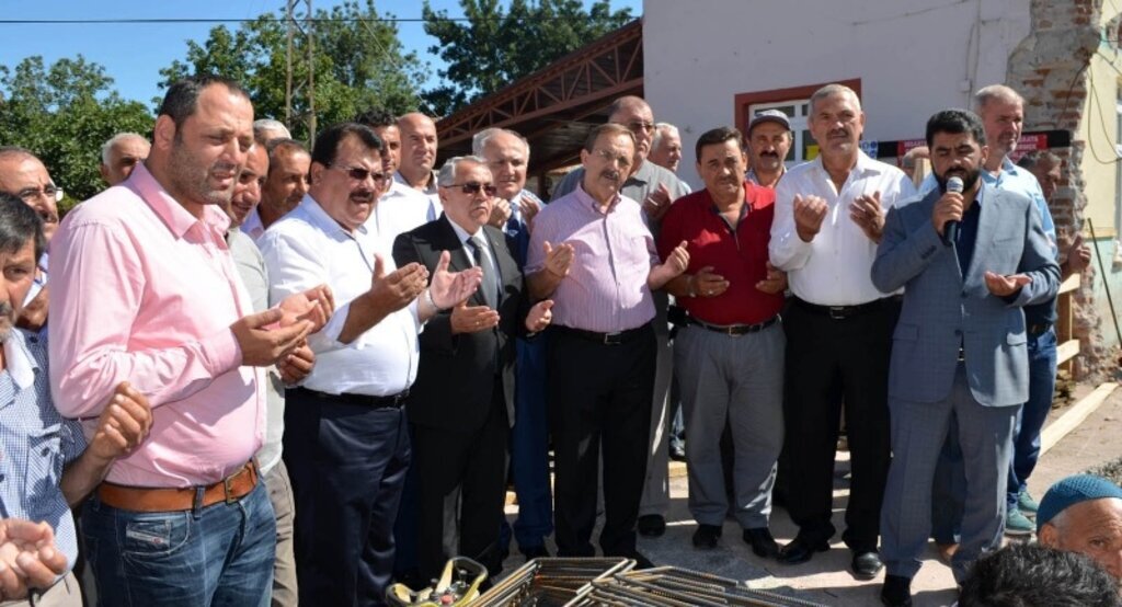 Başkan Şahin Karaburç Mahallesi'nde temel atma törenine katıldı