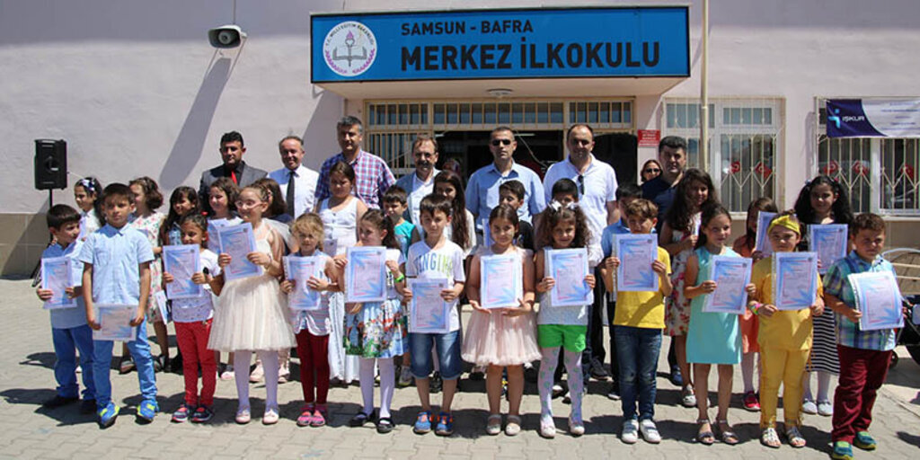 Başkan Şahin, karne dağıtım törenlerine katıldı