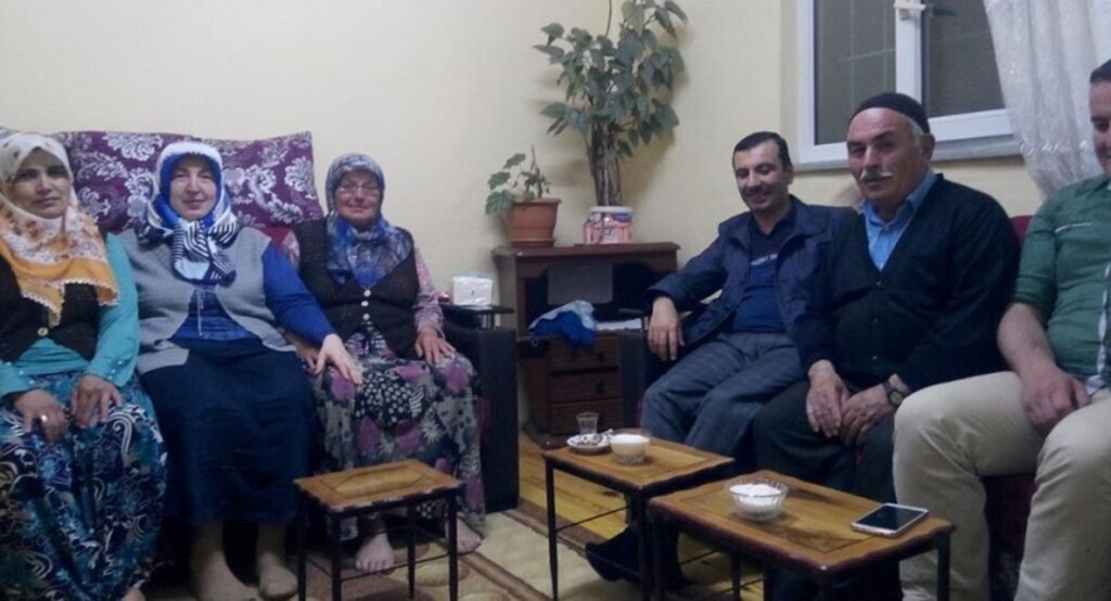 Başkan Sarıcaoğlu'ndan çat kapı iftar programı