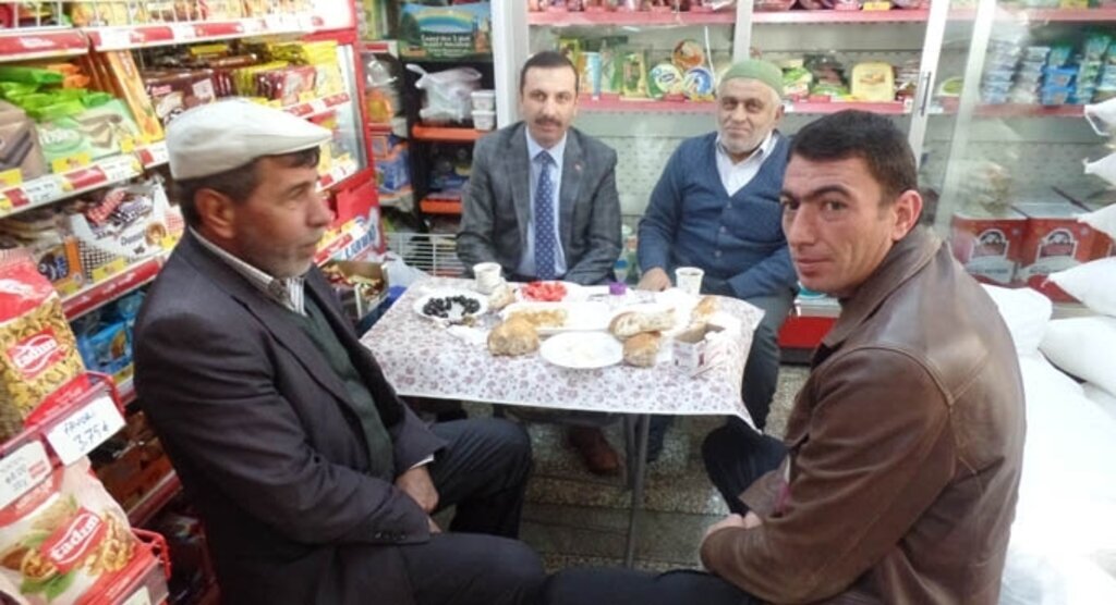 Başkan Sarıcaoğlu’ndan Çat Kapı Kahvaltı Programı