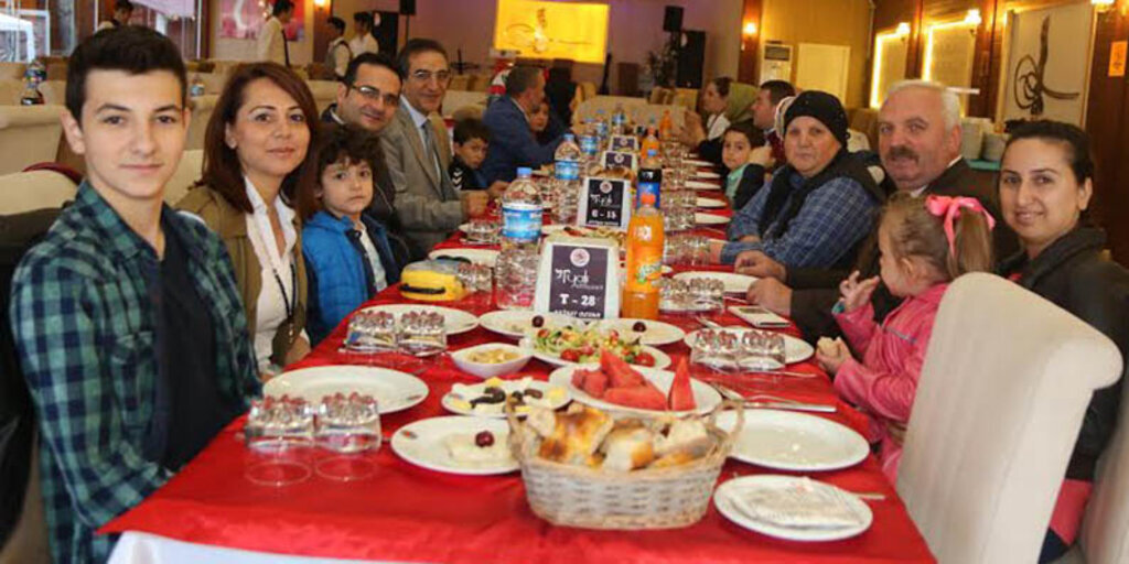 Başkan Taşçı meclis üyeleriyle iftarda