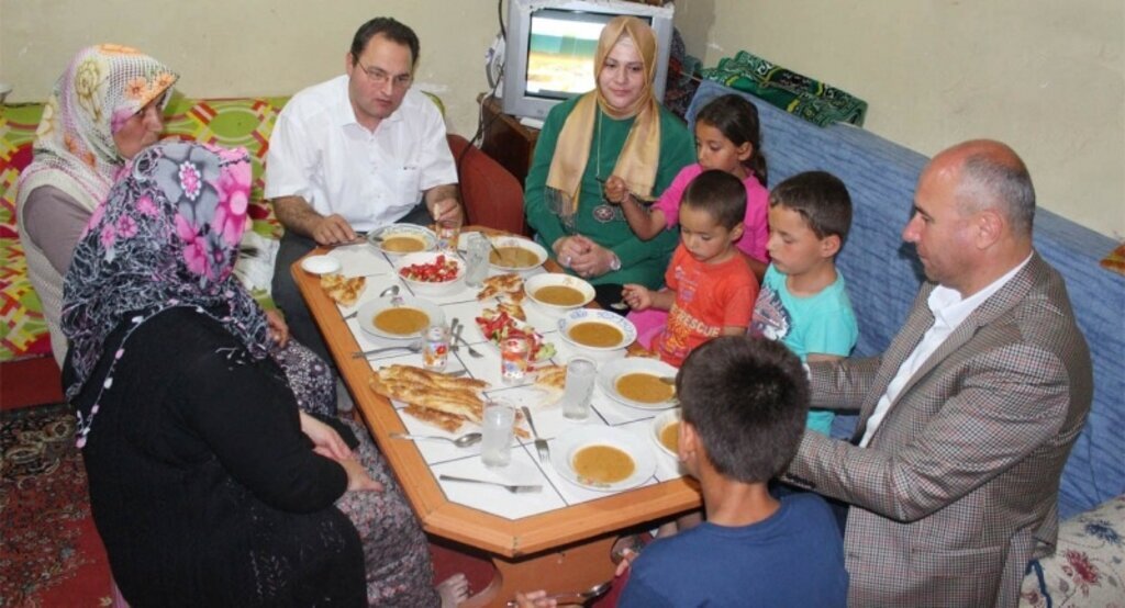 Başkan Togar çat kapı iftarlara devam ediyor