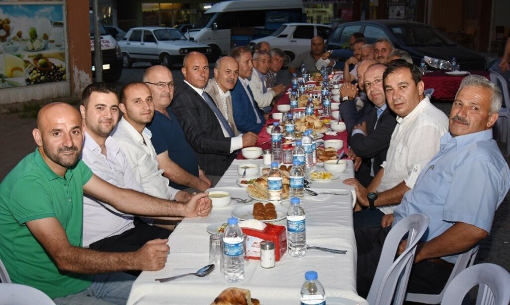Başkan Togar: İftarlar gönülleri bir araya getiren maneviyatı yüksek sofralardır