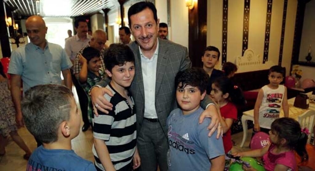 Başkan Tok, bayram öncesi yetimleri sevindirdi