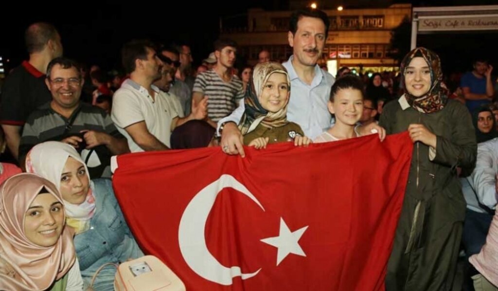 Başkan Tok: Komşu akraba herkes meydanlara