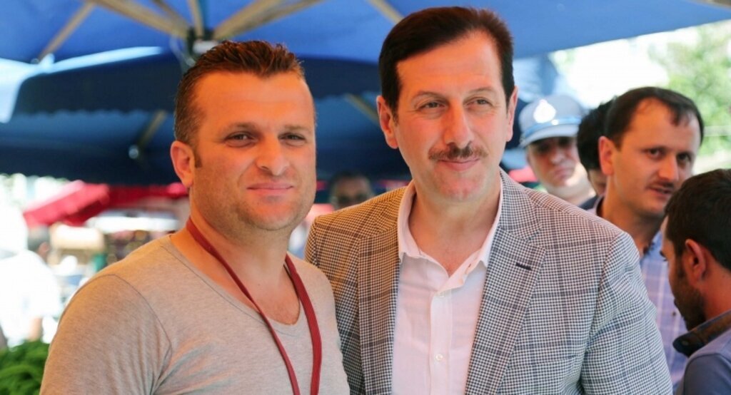 Başkan Tok pazar esnafının kimlikleri dağıttı