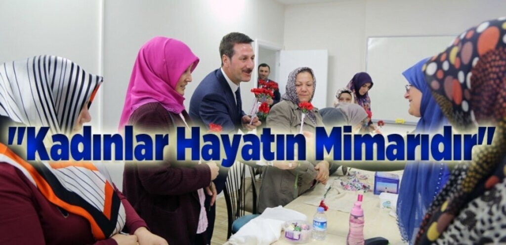 Başkan Tok'tan bayanlara karanfil 