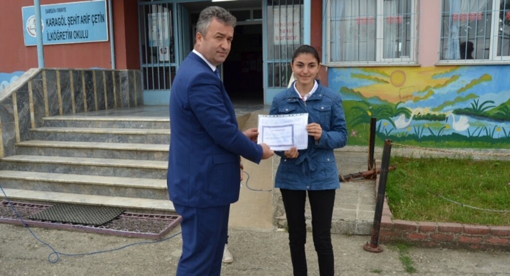 Başkan Topaloğlu öğrencilerin karne heyecanına ortak oldu