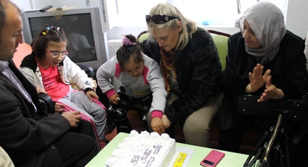 Başkan Topaloğlu'nun eşinden rehabilitasyon merkezine ziyaret