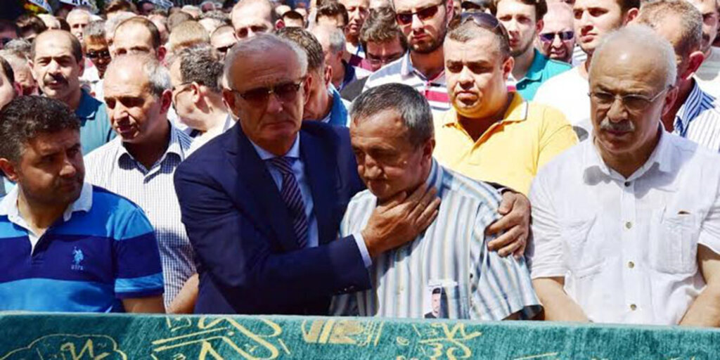 Başkan Yılmaz acılı babayı yalnız bırakmadı