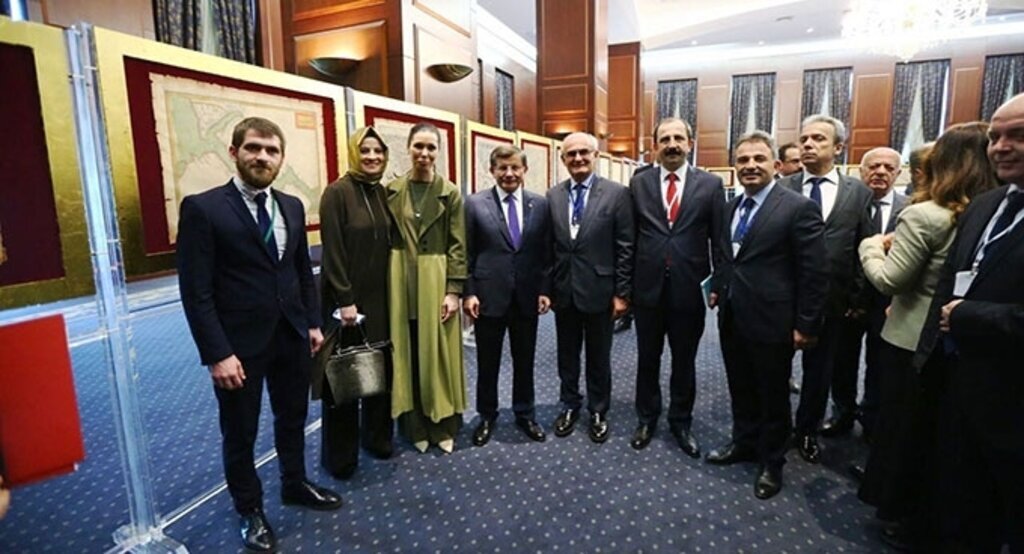 Başkan Yılmaz Başbakan Davutoğlu ile sergi açılışına katıldı