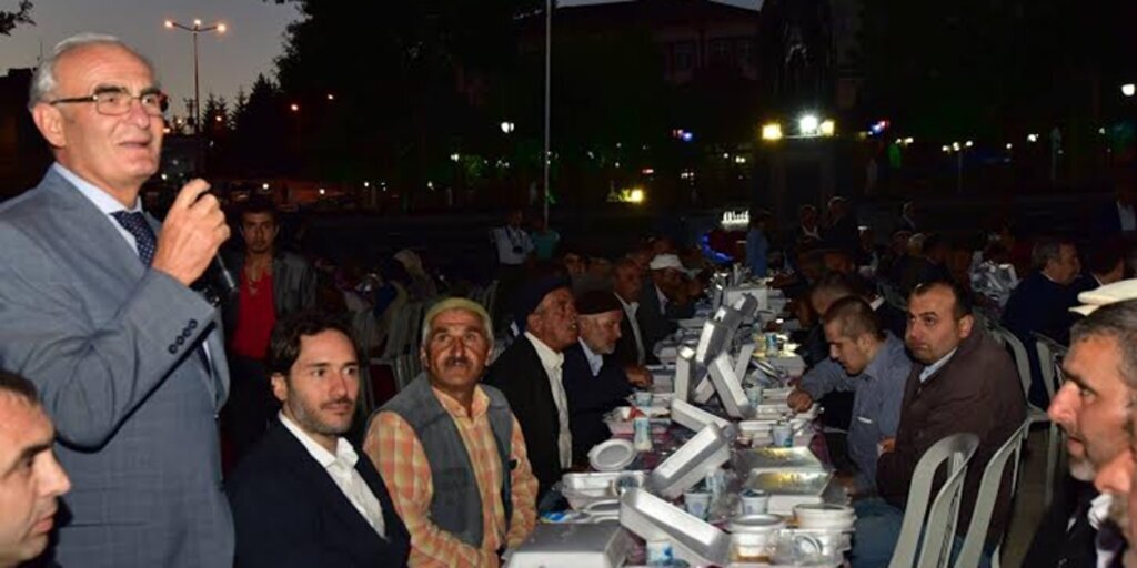 Başkan Yılmaz: ‘Birbirimize sıkı sıkı kenetlenmeliyiz’