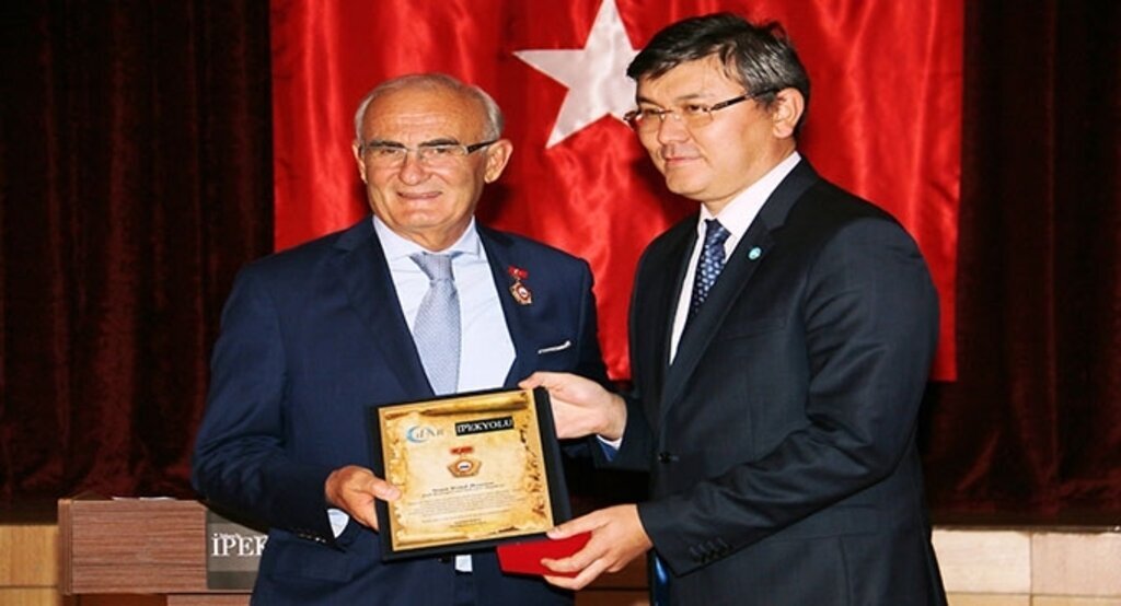 Başkan Yılmaz ‘Hizmet Nişanı’ ödülüne layık görüldü