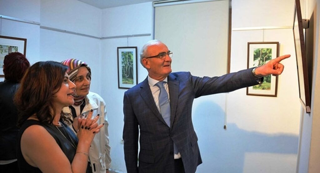 Başkan Yılmaz resim sergisi açılışına katıldı