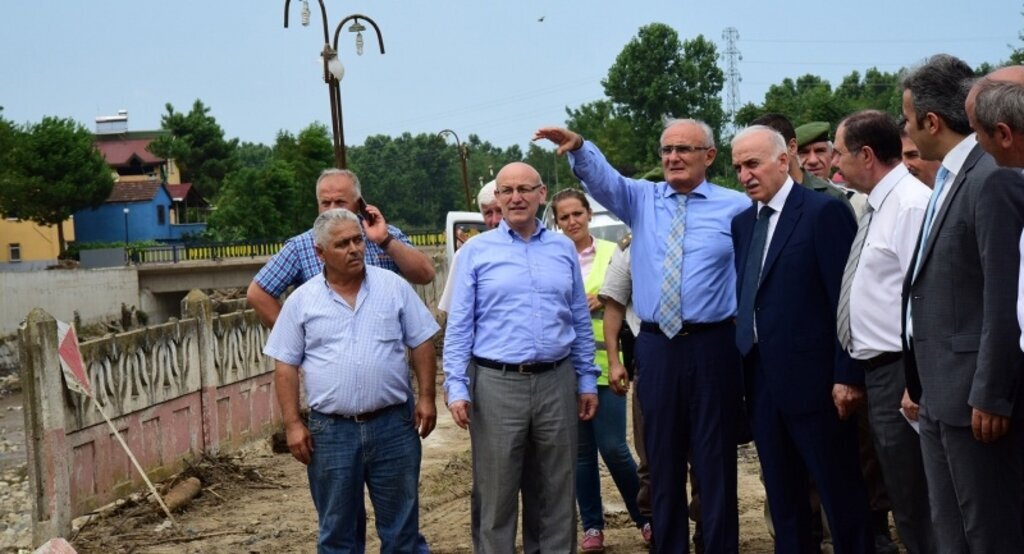 Başkan Yılmaz, sel bölgesinde incelemelerde bulundu