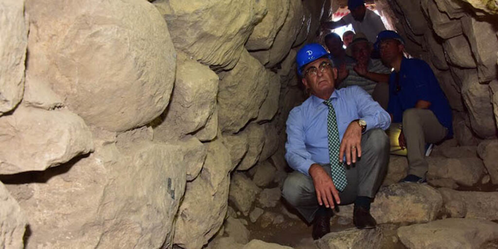 Başkan Yılmaz Vezirköprü’de kazı çalışmaları yapılan tünele girdi