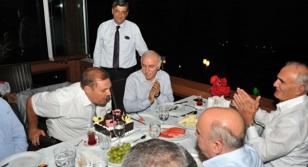 Başkan Yılmaz’dan kardeş şehrin bürokratına doğum günü sürprizi