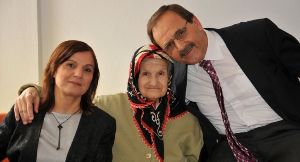 Başkan Zihni Şahin: Anneler solmayan çiçeklerdir