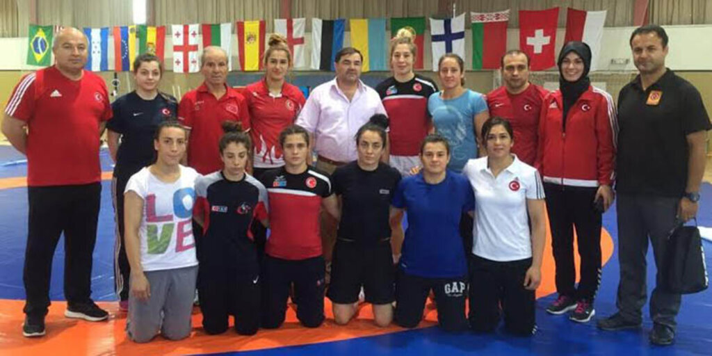 Bayan Güreş Milli Takımı Madrid'e kampa girdi