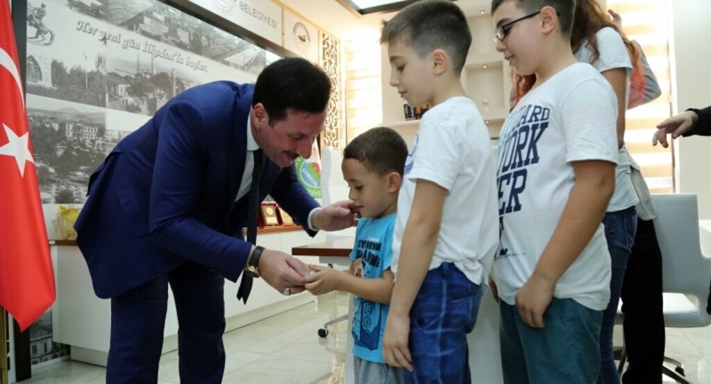 Bayram Harçlıkları Başkan Tok’tan