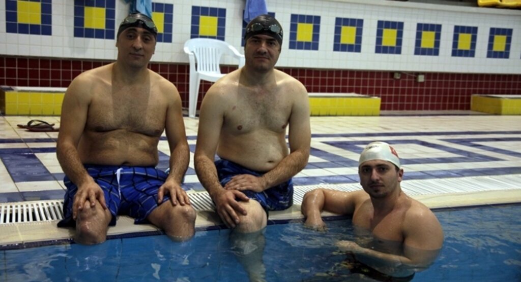 Bedensel engelli gaziler, hayata kulaç atıyor