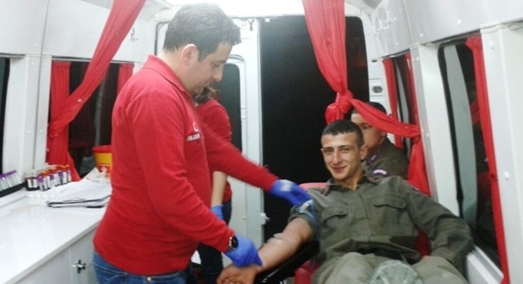 Borçka İlçe Jandarma Komutanlığından kan bağışı
