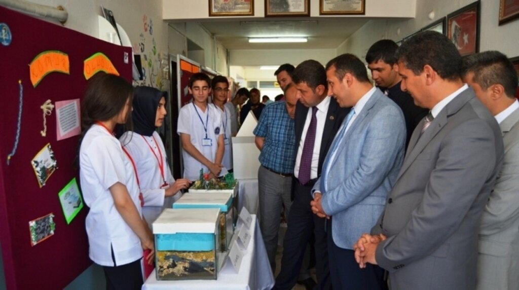 Boyabat'ta 'TÜBİTAK 4006 Bilim Fuarı' açıldı